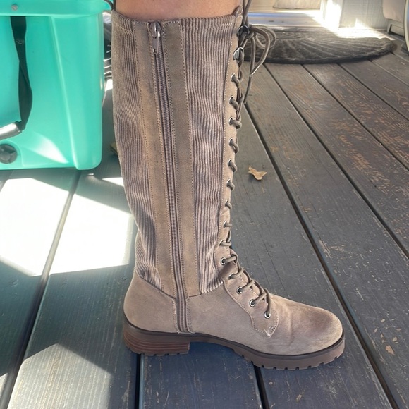 Crown Vintage lace up knee boots - Picture 3 of 4